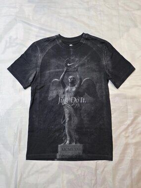 Men's Nike Sportswear Victory Statue Short Sleeve T-Shirt -Just Do It IU1695-010